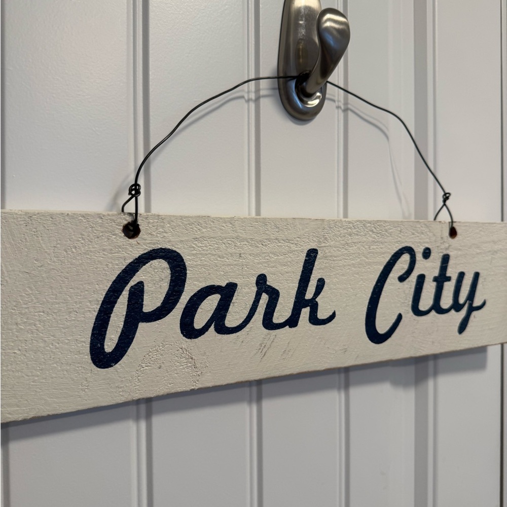 Brandy Melville Park City Wooden Sign - Picture 2 of 3
